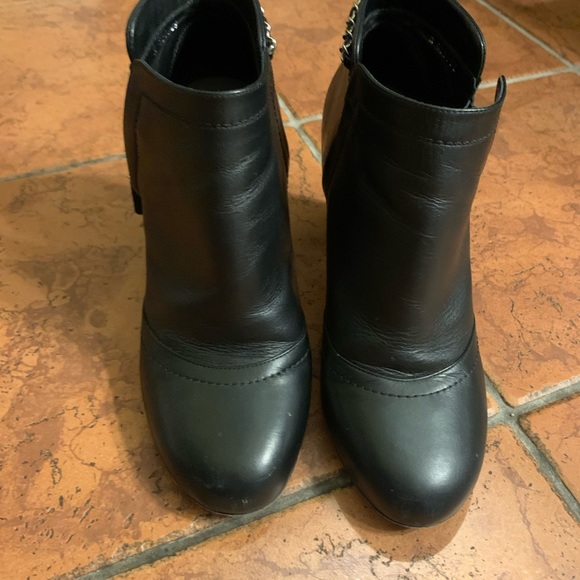 CHANEL booties with chain link - Picture 3 of 7